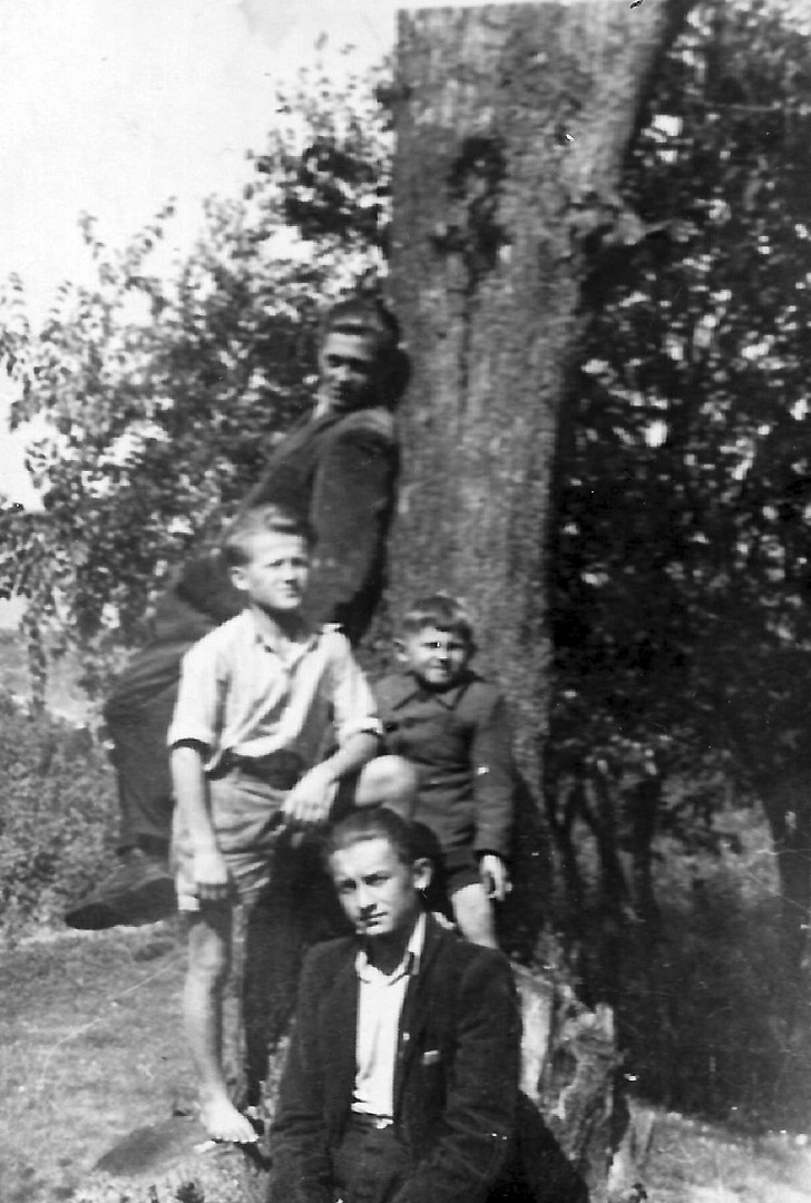 17. Synowie Jana Błońskiego (Ryszard, Teodor, Lucjan i najmłodszy Stanisław)